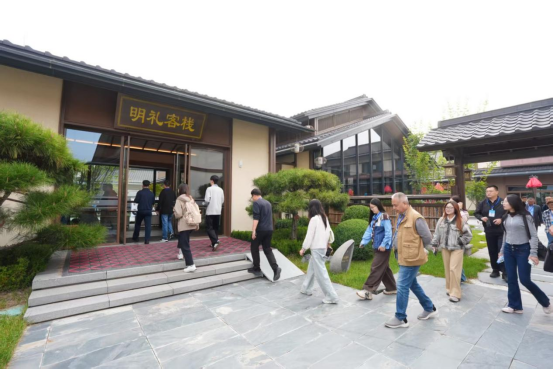 海外华文媒体走进忻州市感受文旅康养经济活力(图1)