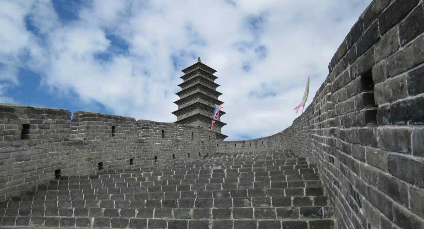 一塔擎天